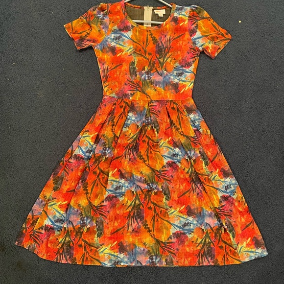 Lot of 8 like new and 1 nwt LULAROE Amelia XS - Picture 7 of 8